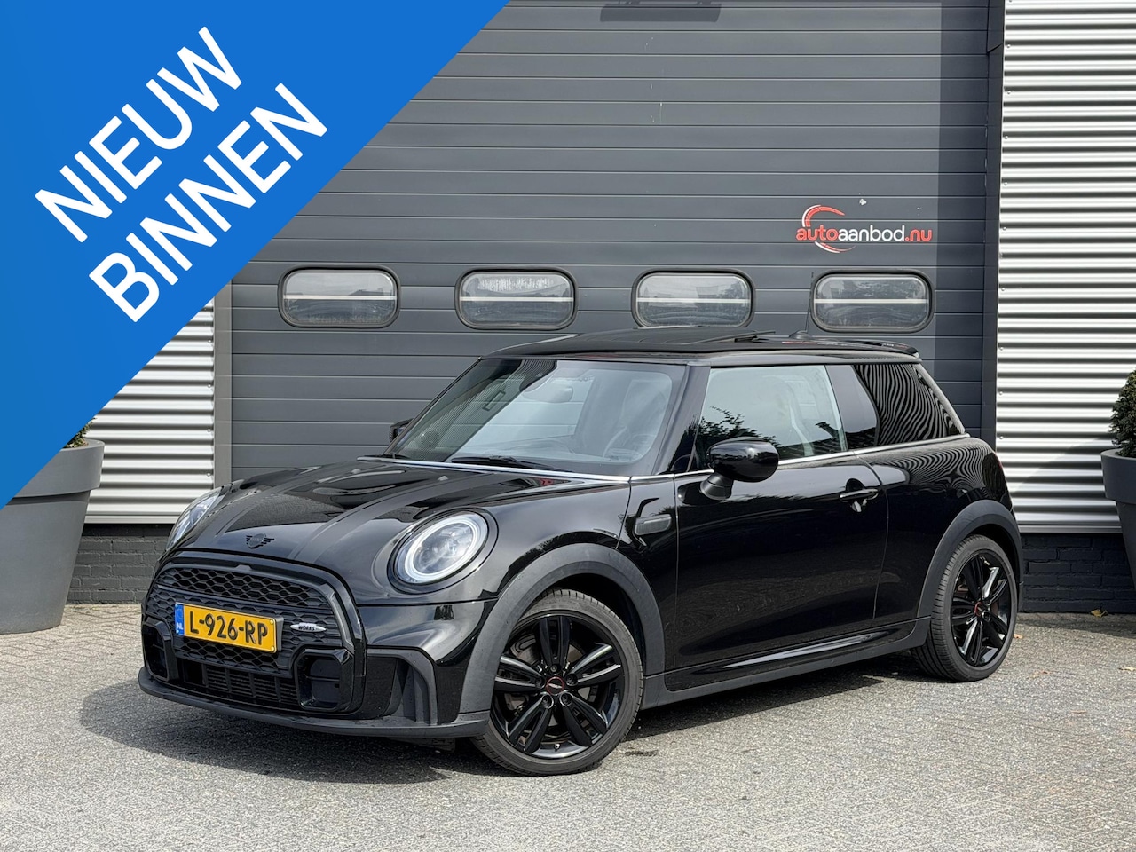 MINI 3-Deurs - 1.5 Cooper John Cooper Works | Panoramadak | Camera | Harmon Kardon | DAB | - AutoWereld.nl