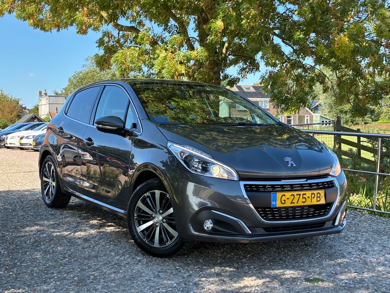Peugeot 208 - 1.2 PureTech Allure | DAB + Navi + Clima + Cruise nu €6.975,-!! - AutoWereld.nl