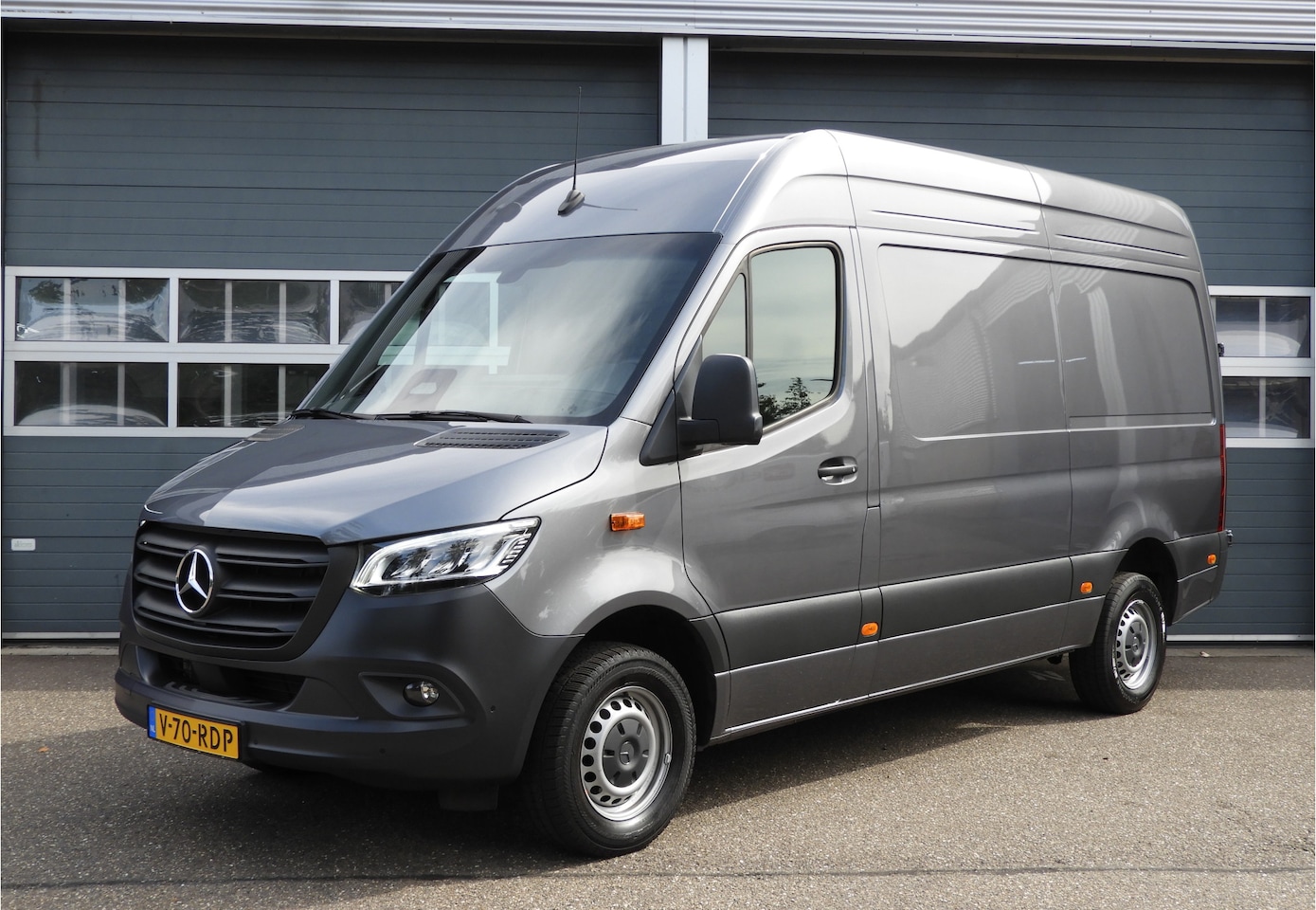 Mercedes-Benz Sprinter - 317 1.9 CDI L2H2 RWD AUT | LED | CAMERA | MBUX | CRUISE - AutoWereld.nl