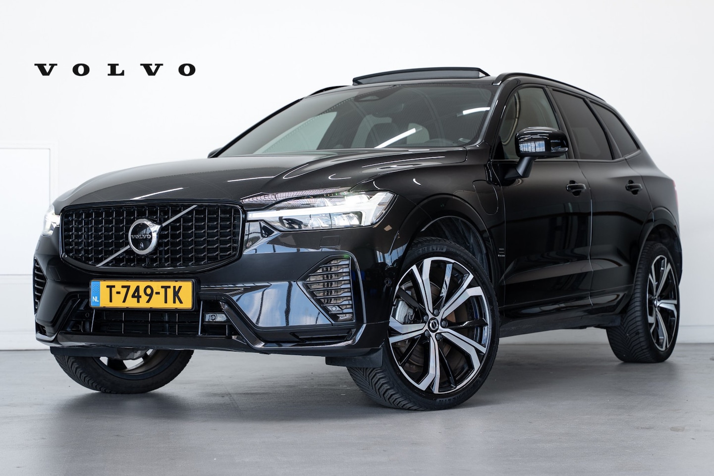 Volvo XC60 - T8 455PK AWD Ultimate Dark Luchtvering | B&W audio | 21" | Sportstoelen - AutoWereld.nl