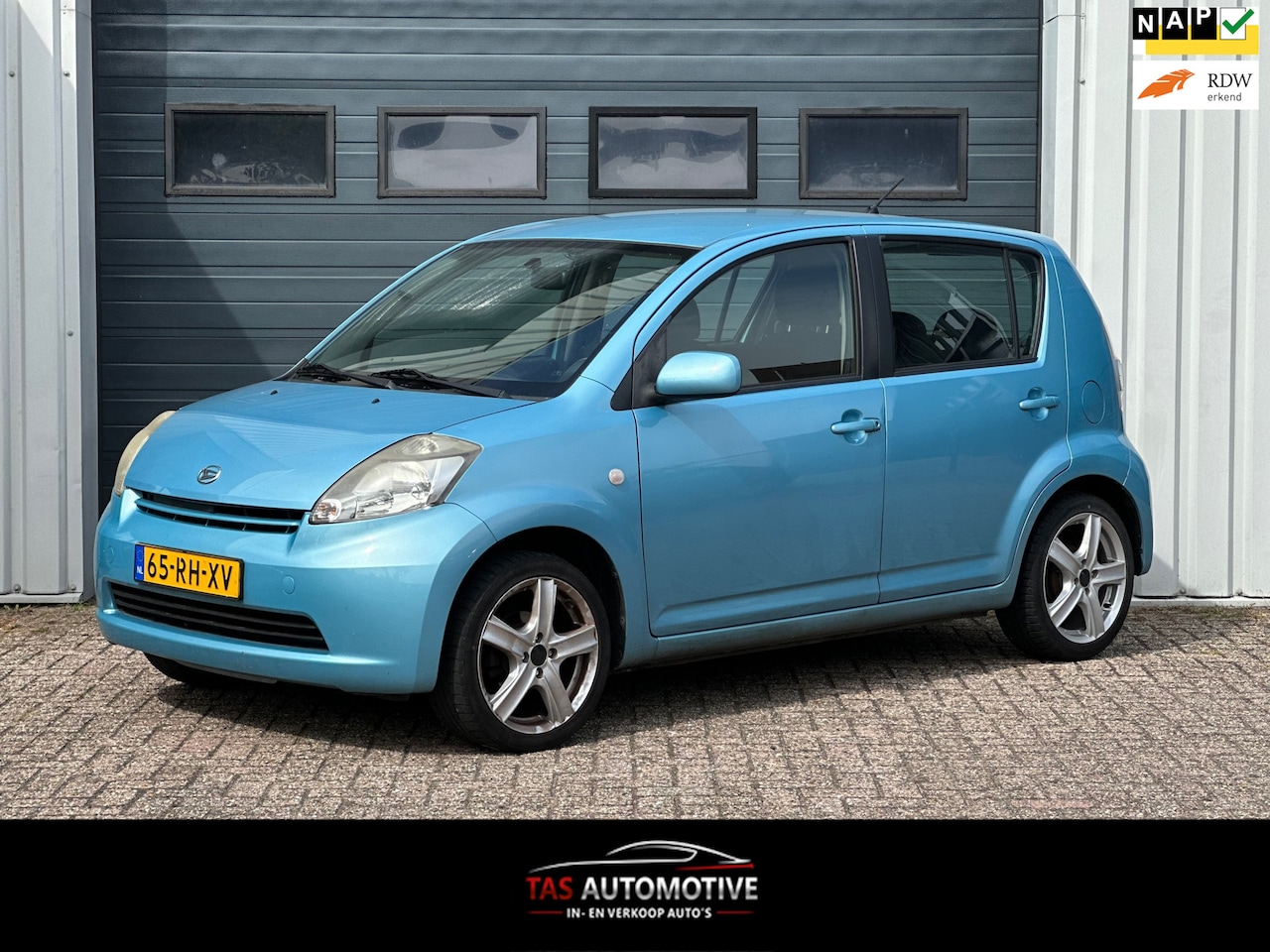 Daihatsu Sirion 2 - 1.0-12V Trend 5 deurs APK / 121.836 NAP! - AutoWereld.nl