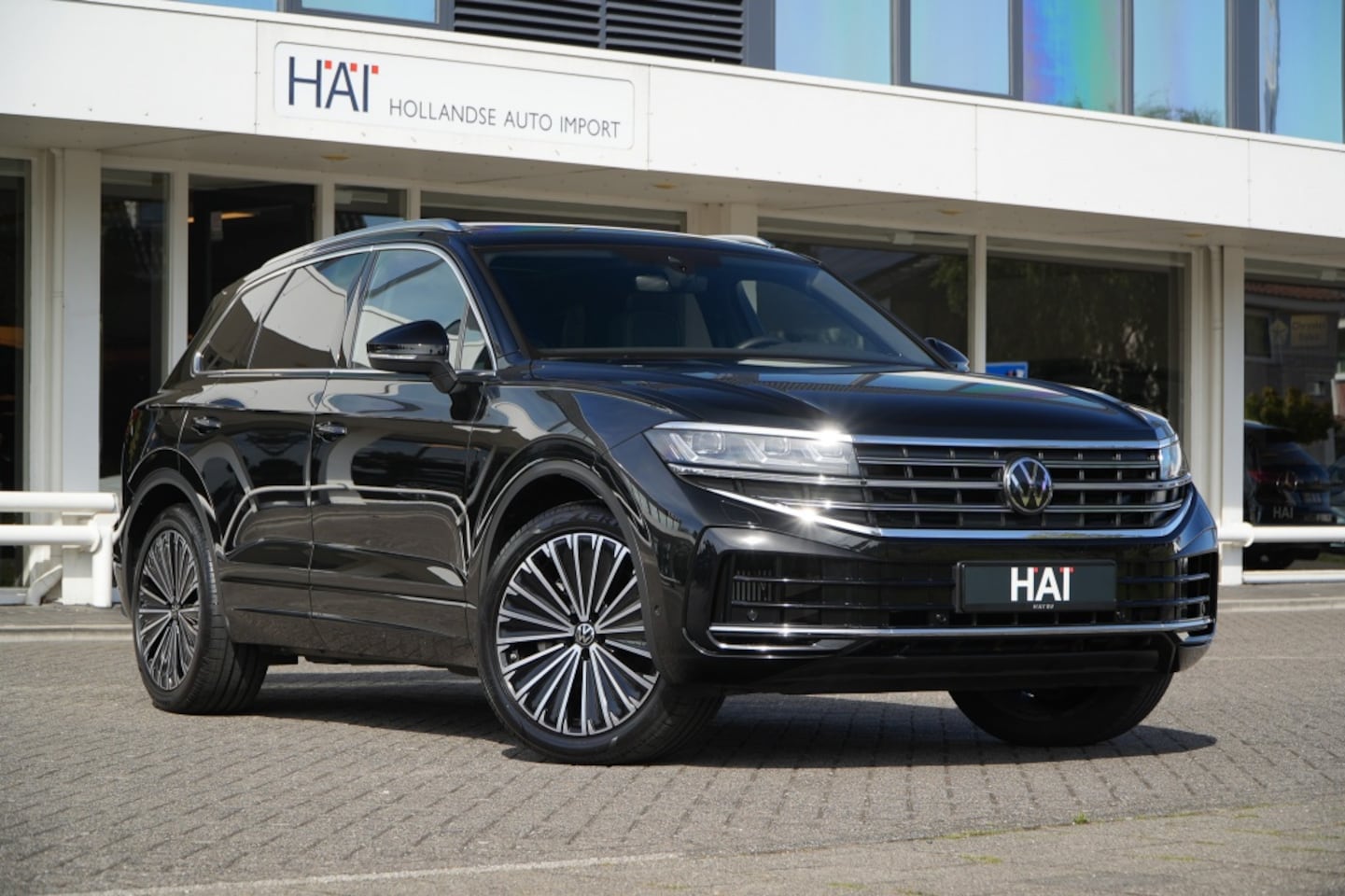 Volkswagen Touareg - 3.0 TSi eHybrid 4M Elegance I Pano I ACC I Luchtvering I 5 Jaar Garantie vanaf DET - AutoWereld.nl