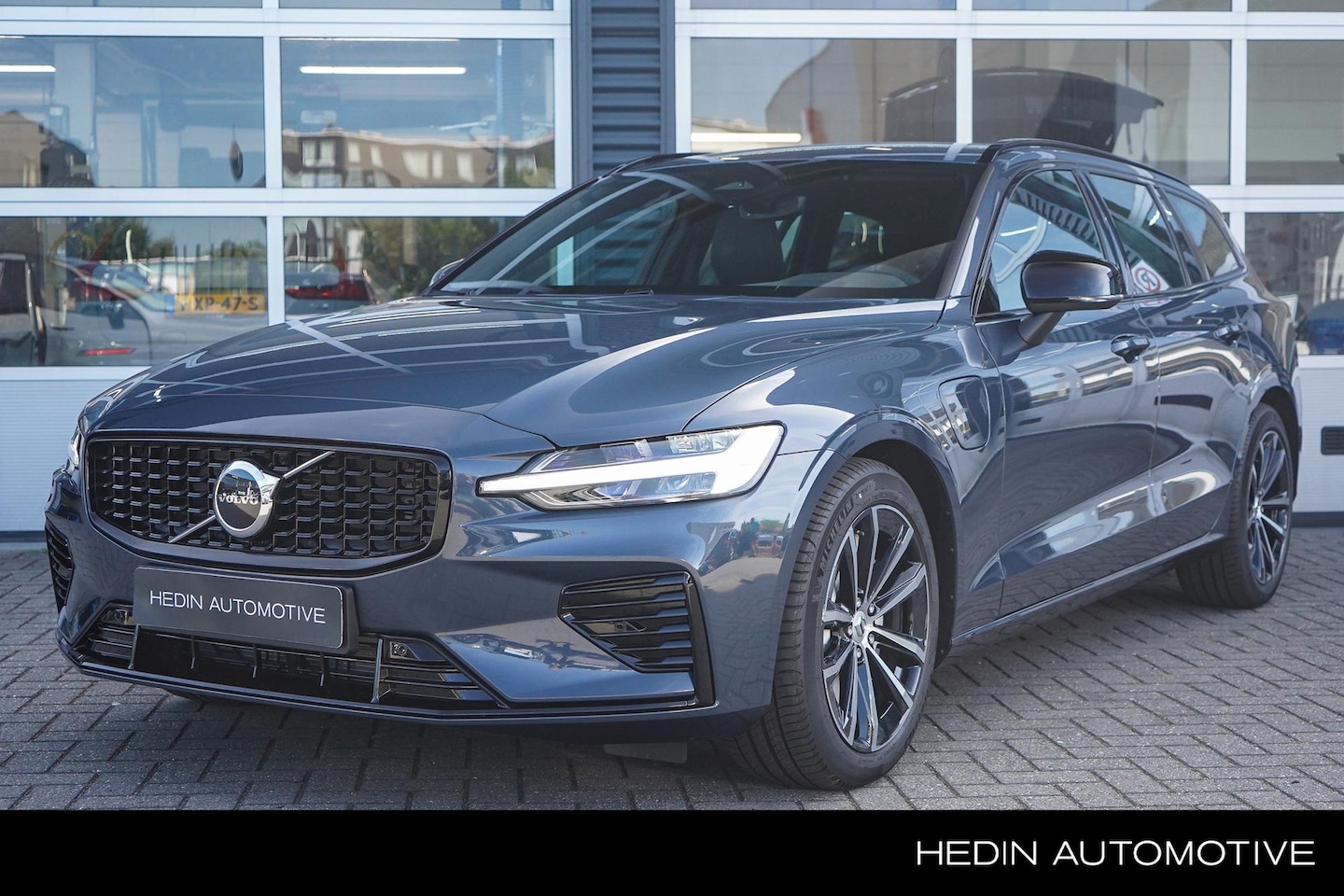 Volvo V60 - Plus Dark | Sportstoelen | Elektrisch verstelbaar met geheugen | Harman\Kardon Audio | Key - AutoWereld.nl