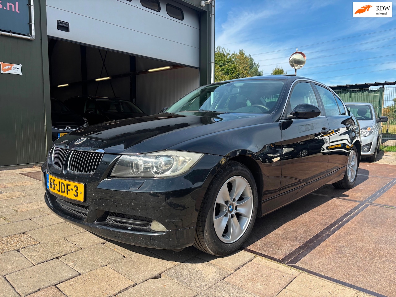BMW 3-serie - 325i Sedan Airco Navigatie - AutoWereld.nl