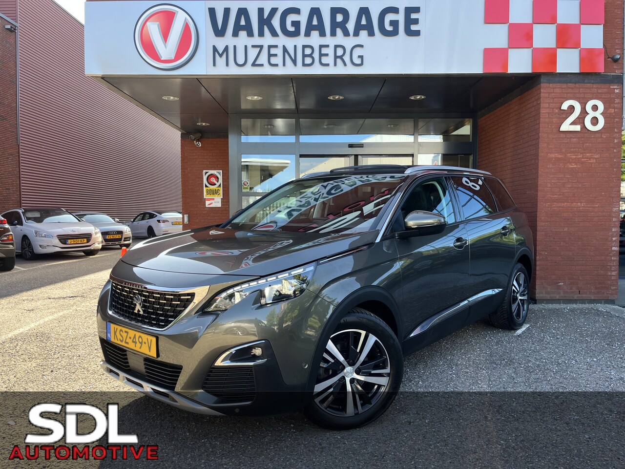 Peugeot 5008 - 1.6 Turbo Allure 181PK! // LEDER // ELEK.STOEL+GEHEUGEN // SCHUIF-KANTELDAK // CAMERA+SENS - AutoWereld.nl