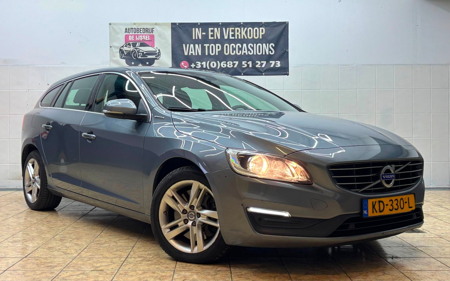 Volvo V60 - 2.4 D5 Twin Engine / TOP STAAT/ G.Beurt /NW APK/ EXPORT - AutoWereld.nl