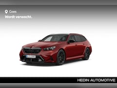 BMW 5-serie Touring - M5 Ruby Red II effect metallic | M Carbon-Keramische remmen | Trekhaak | Panoramadak | Dri