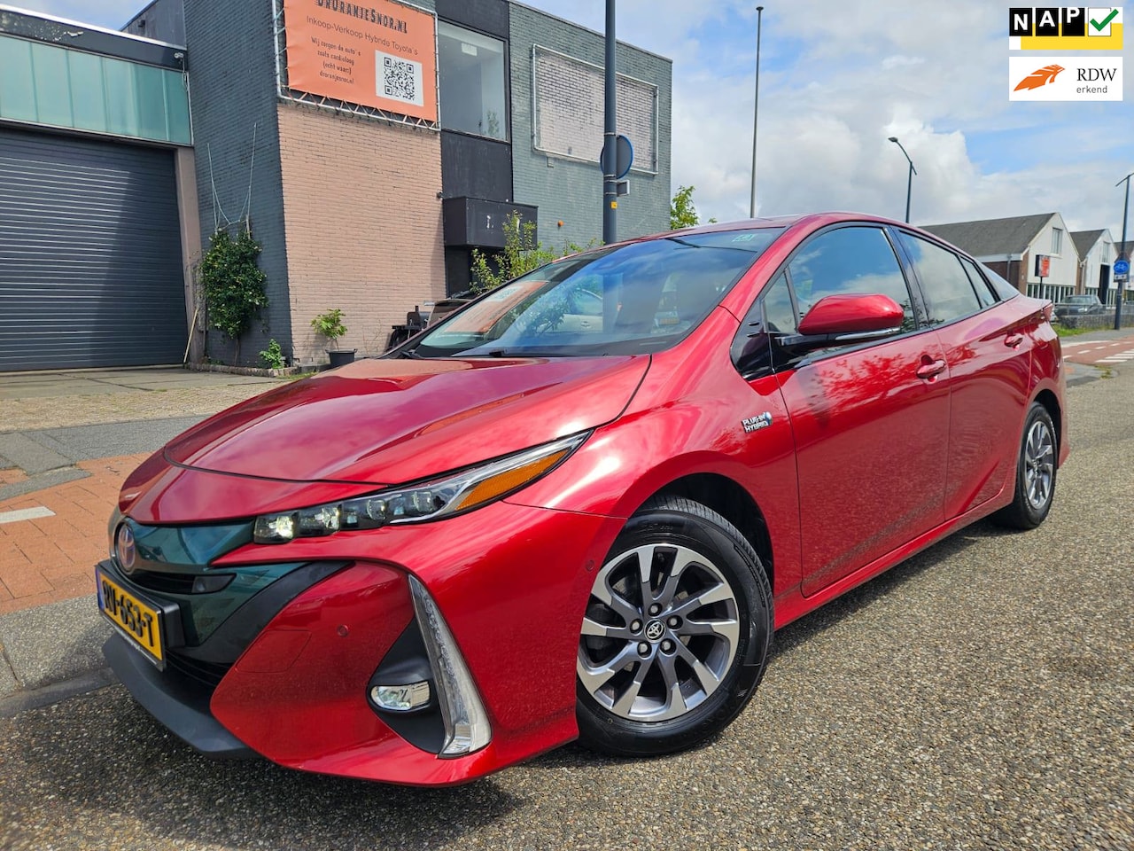 Toyota Prius - 1.8 Plug-in Business Plus GARANTIE Leer 5zitter - AutoWereld.nl