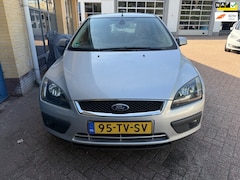 Ford Focus - 1.6-16V Futura