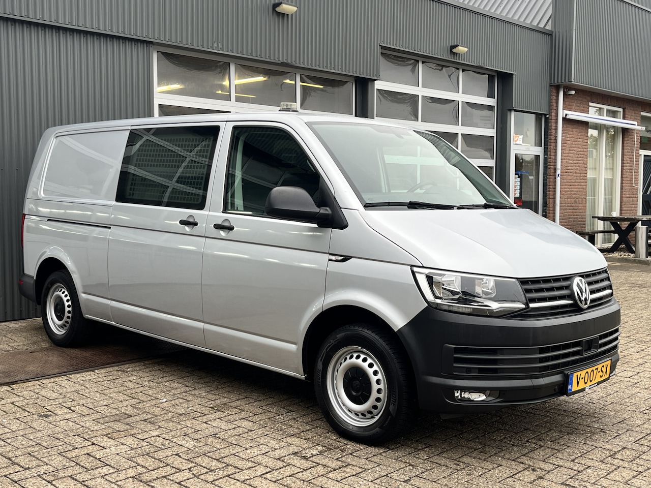 Volkswagen Transporter - 2.0 TSI L2H1 Benzine Dubbele Schuifdeur Airco Cruise controle Bpm vrij Trekhaak Klep achte - AutoWereld.nl