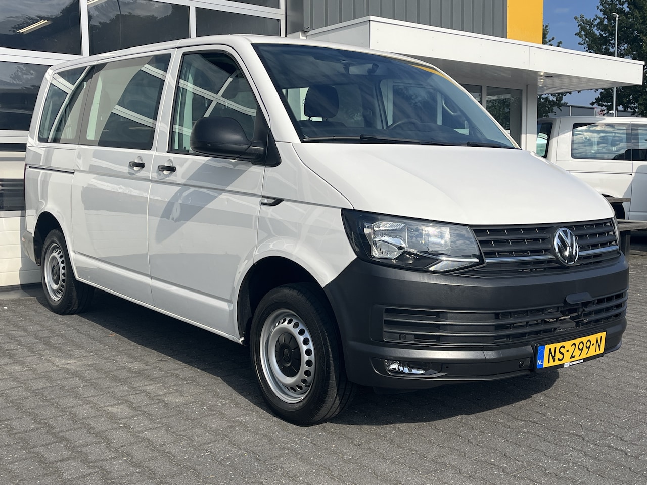 Volkswagen Transporter Kombi - 2.0 TDI L1H1 Kombi Airco BTW en BPM vrij 1e eigenaar Euro 6 Combi Personenbus Passenger Gr - AutoWereld.nl