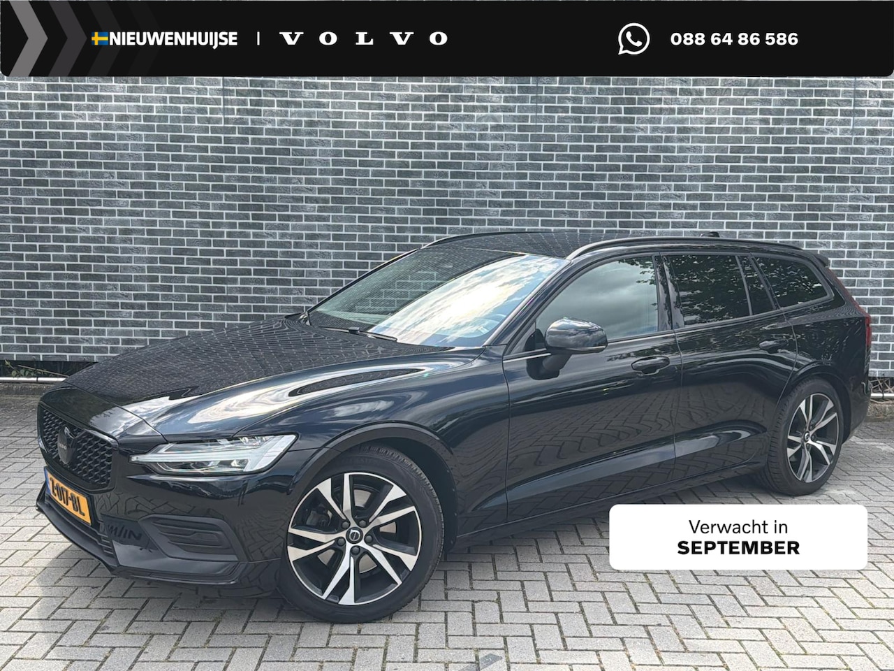 Volvo V60 - 2.0 B3 Essential Edition | Trekhaak | Achteruitrijcamera | Parkeersensoren | Lederen Bekle - AutoWereld.nl
