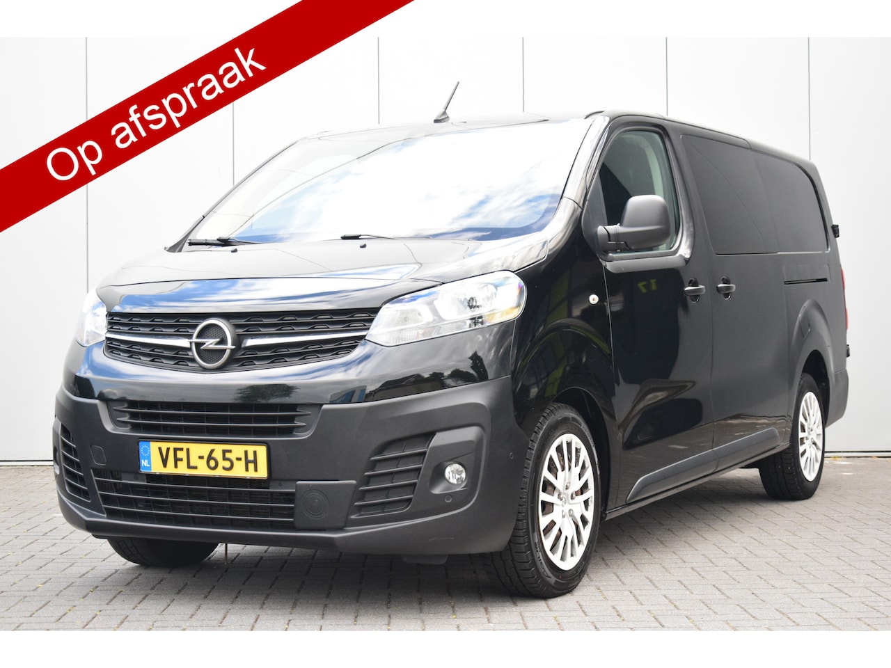 Opel Vivaro - 2.0 CDTI L3H1 DC Edition 2x Schuifdeur Navi/Camera/Carplay HU PDC/Voor/Achter - AutoWereld.nl