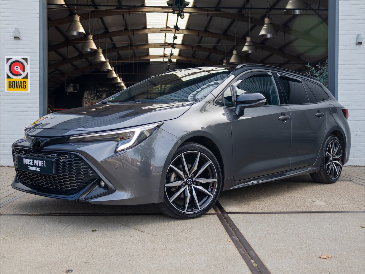 Toyota Corolla Touring Sports - Hybrid 140 GR Sport *ACC | Trekhaak | Camera | Keyless | Blindspot | Apple Carplay | Stoel - AutoWereld.nl
