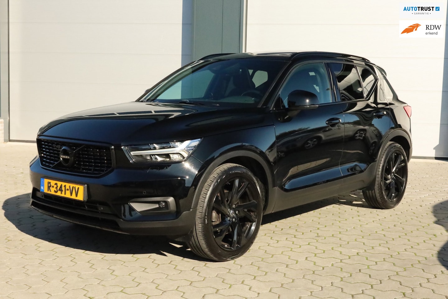 Volvo XC40 - 2.0 T4 R-Design Pano Carplay Trekhaak Sfeerverlichting - AutoWereld.nl