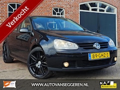 Volkswagen Golf - 1.6 Comfortline / Cruise / Clima / Elek. ramen