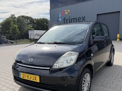 Daihatsu Sirion 2 - 1.0-12V | NW APK 25-08-2027