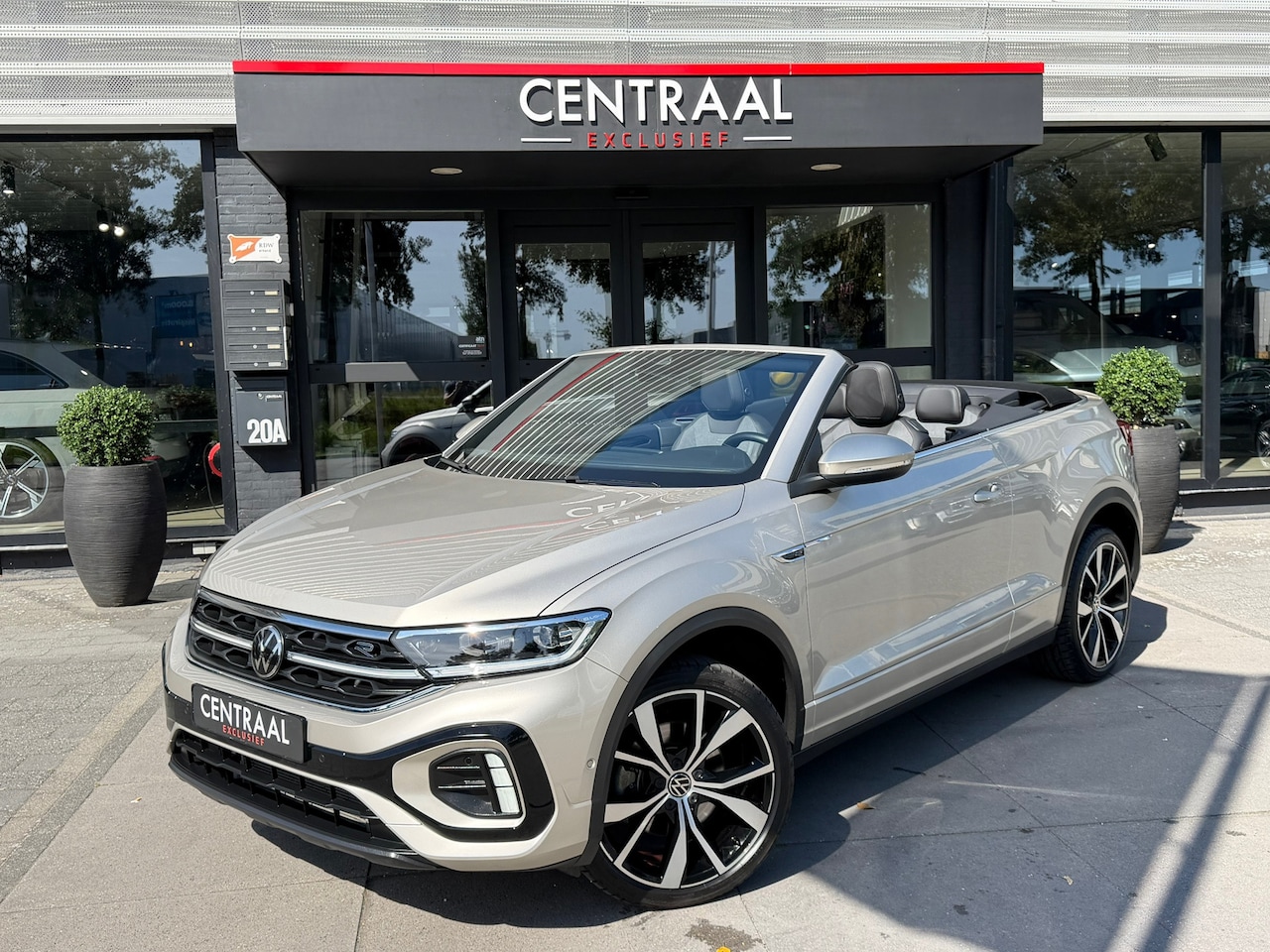 Volkswagen T-Roc Cabrio - 1.5 TSI R-Line ACC|Beats-Audio|IQ-Lights|Carplay|Keyless|150PK - AutoWereld.nl