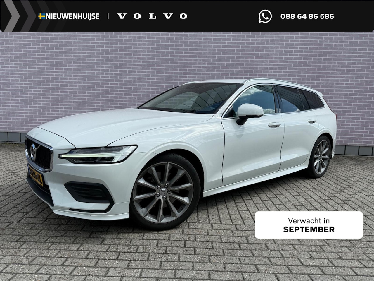 Volvo V60 - 2.0 T4 Momentum Pro | Trekhaak | Styling Pakket | Achteruitrijcamera | Parkeersensoren | E - AutoWereld.nl