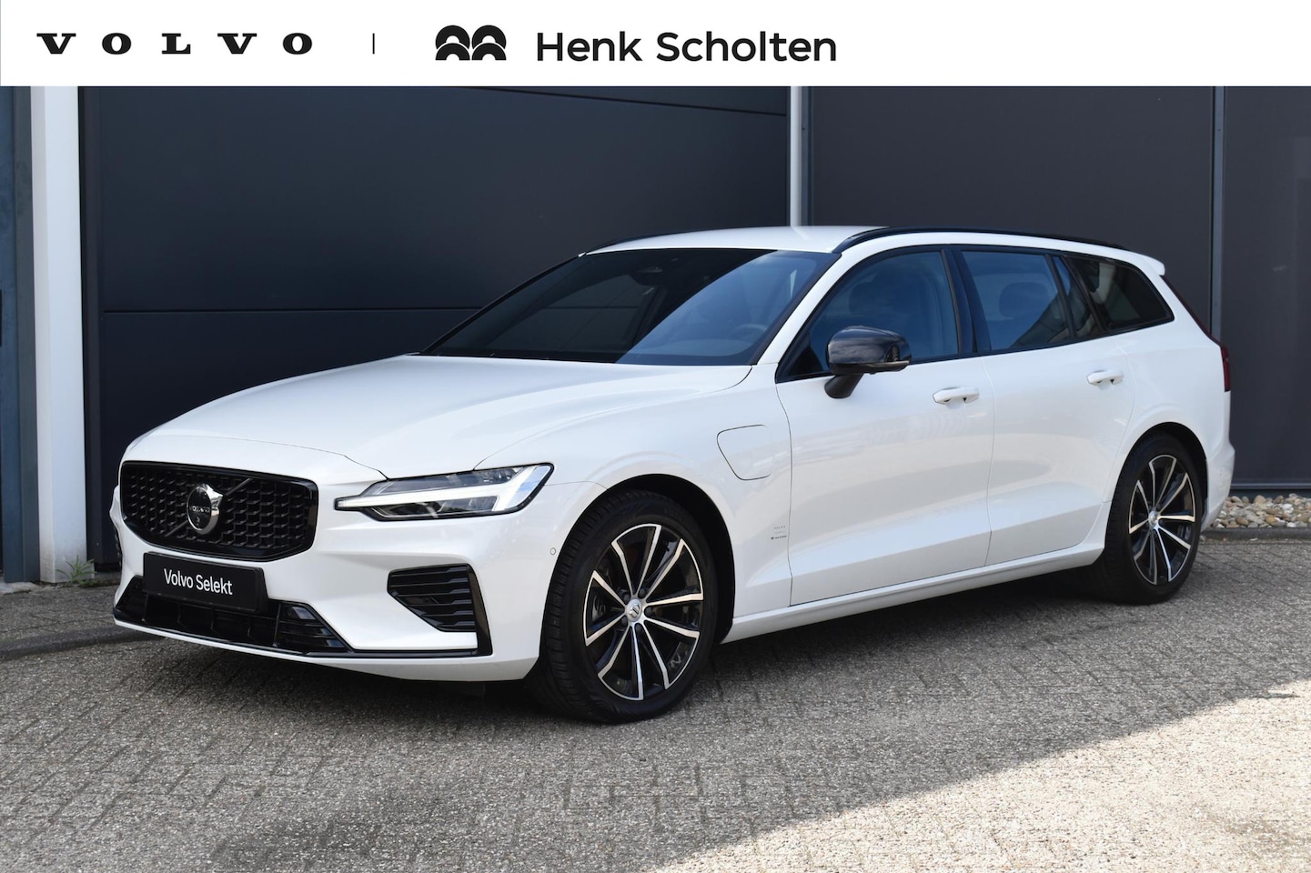 Volvo V60 - T8 Plug-in hybrid AWD Plus Dark | Trekhaak | Stoel-/Stuurwiel verwarming | 360 graden came - AutoWereld.nl