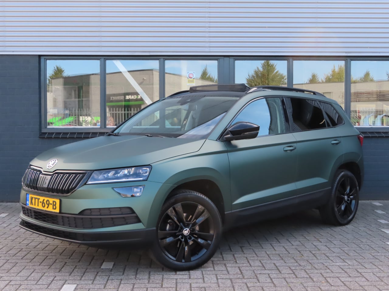 Skoda Karoq - 1.0 TSI | Pano dak | Trekhaak wegklapbaar | Stoel + stuurwielverwarming | - AutoWereld.nl