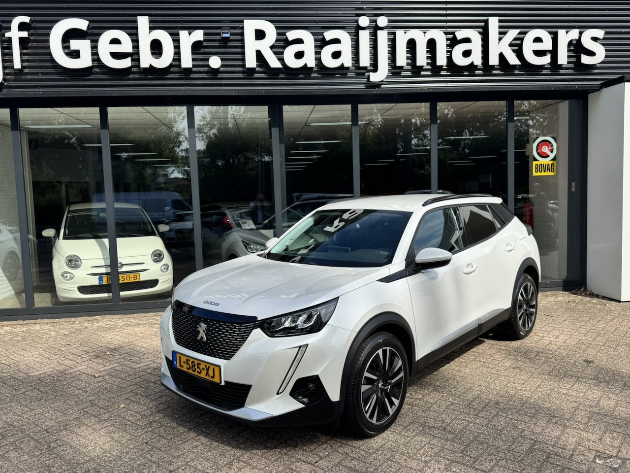 Peugeot 2008 - 1.2 PureTech Allure*Navi*Camera*ECC* - AutoWereld.nl