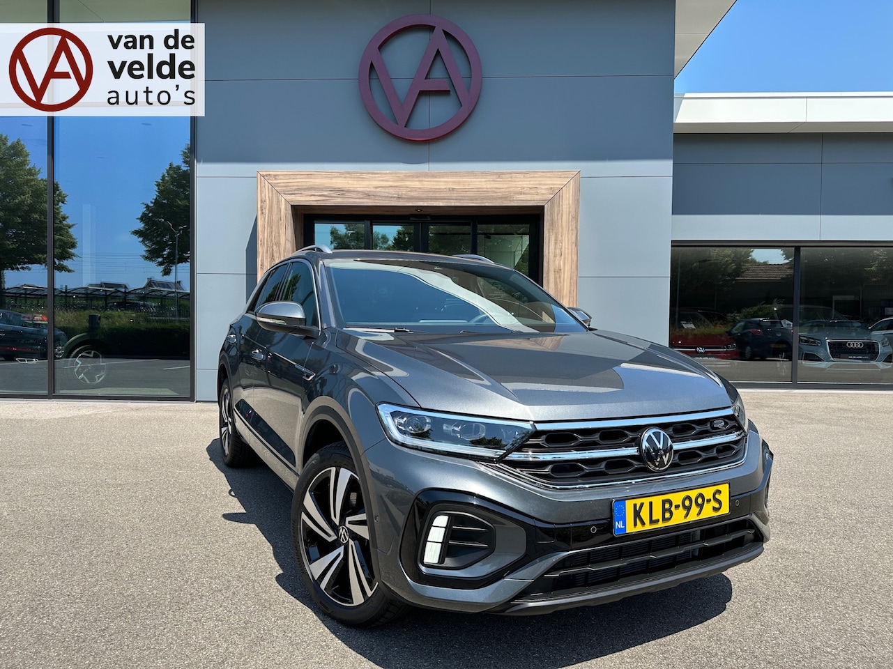 Volkswagen T-Roc - 1.5 TSI 150pk DSG R-Line | Camera | Keyless | Elek. Achterklep | Dode hoek | Rijklaar incl - AutoWereld.nl