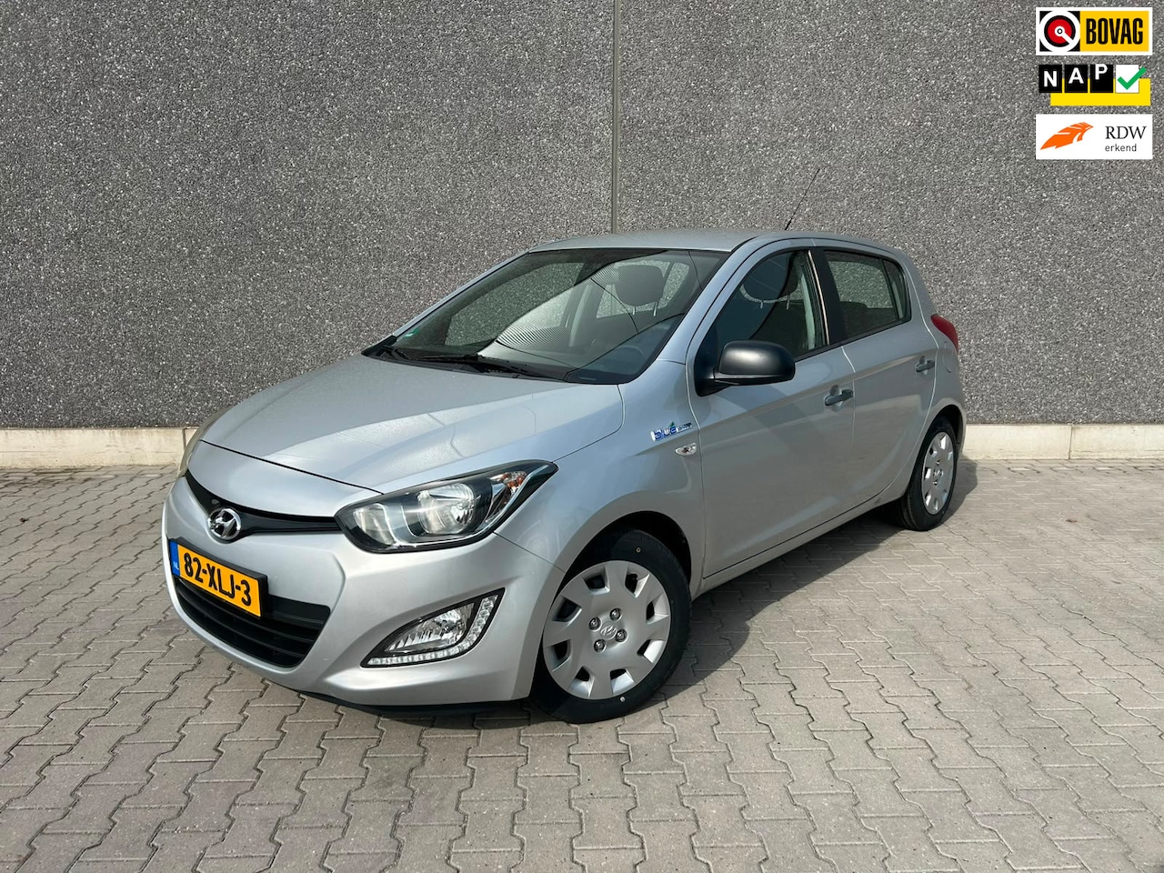 Hyundai i20 - 1.2i Business Edition | NW BANDEN | TREKHAAK | AUX/USB | APK T/M 26-8-2027 | AFLEVERBEURT - AutoWereld.nl
