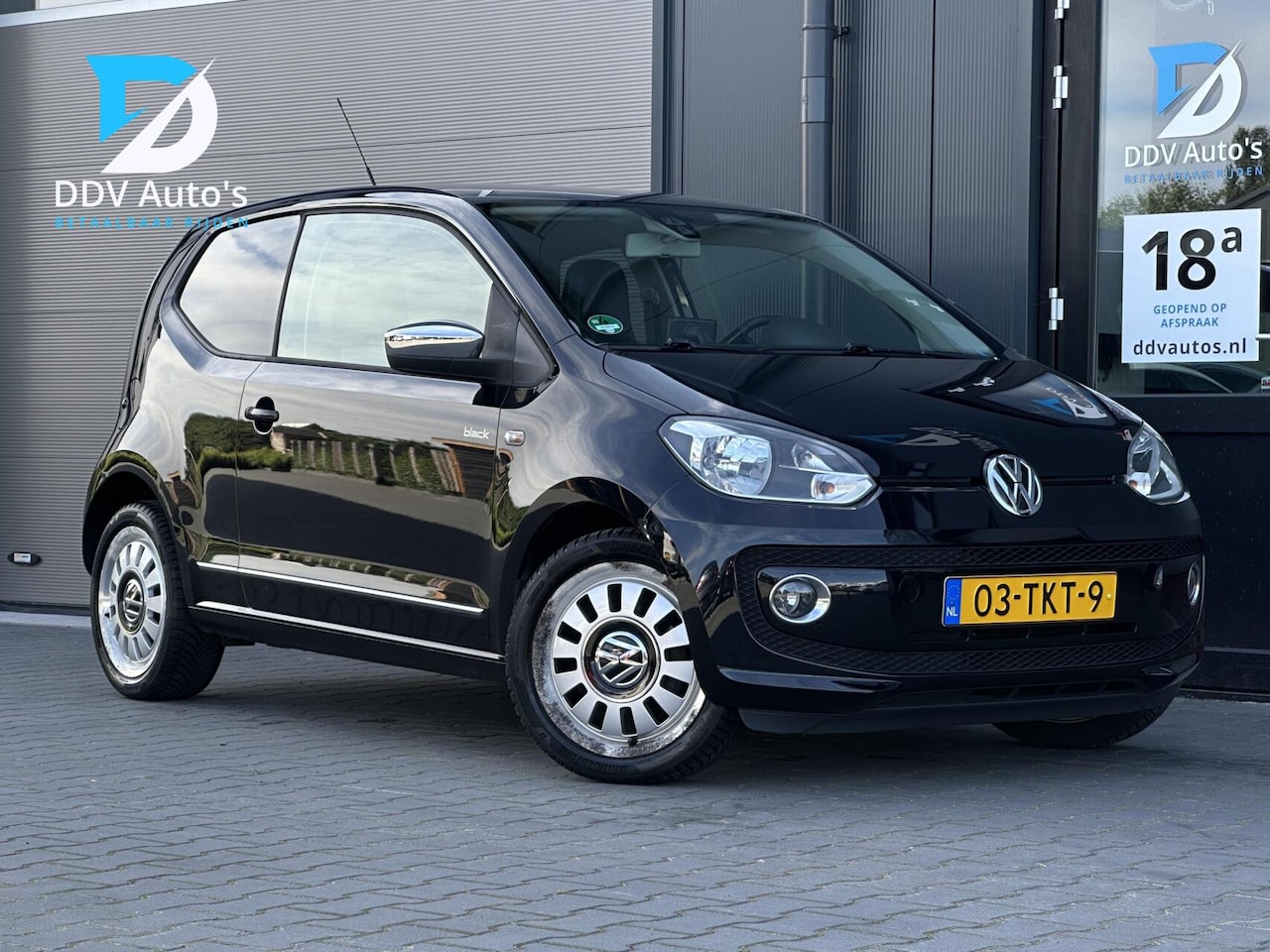 Volkswagen Up! - 1.0/75pk high up! Black|NAP|Airco|Navi|Isofix|Getint Glas|15" LMV - AutoWereld.nl