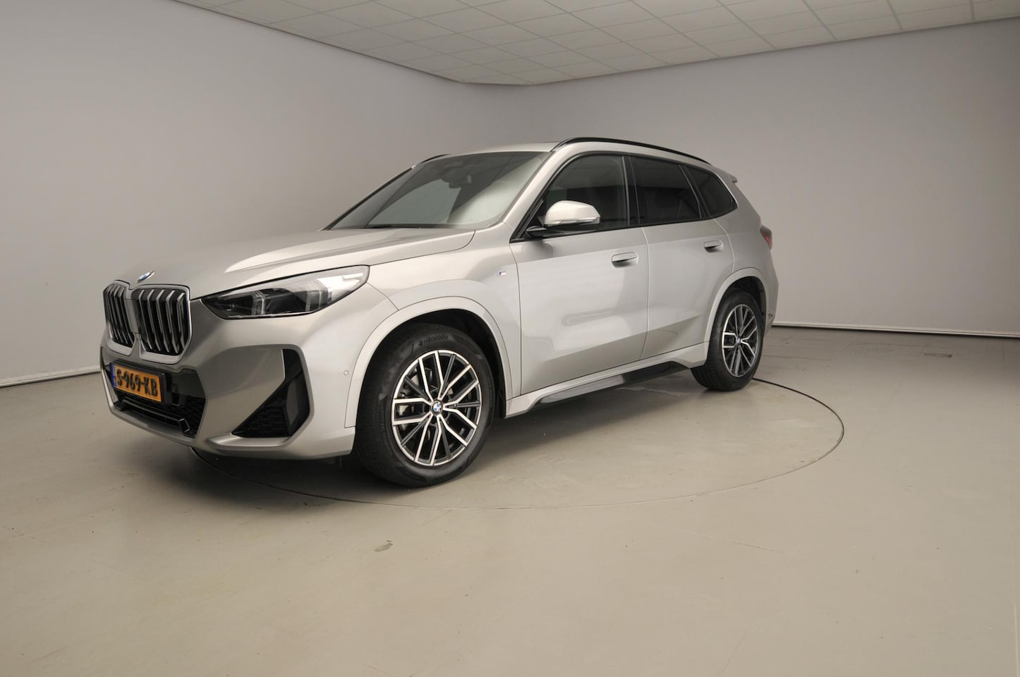 BMW X1 - sDrive18i | M-Sportpakket | LED | HUD | Panoramadak | Elektr. zetels | Keyles go | DAB | H - AutoWereld.nl