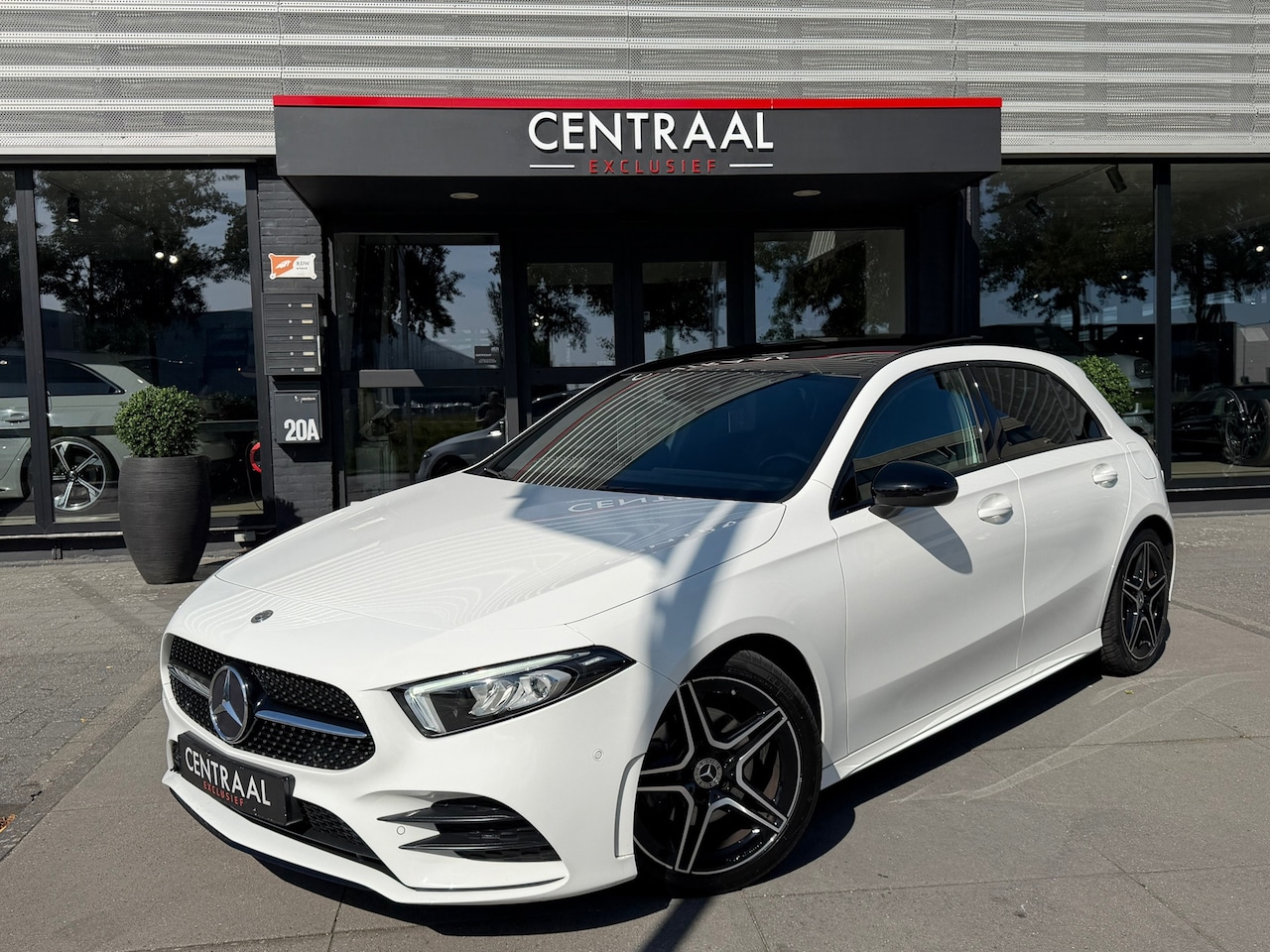 Mercedes-Benz A-klasse - 180 AMG Pano|Camera|Carplay| Night-pakket - AutoWereld.nl