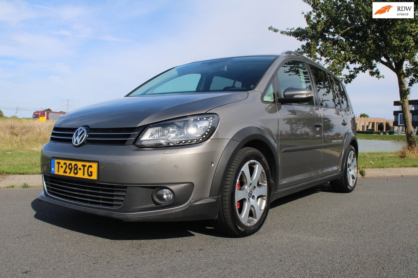Volkswagen Touran Cross - 1.4 TSI 7p. Climate Control navigatie automaat APK 29-08-2027 - AutoWereld.nl