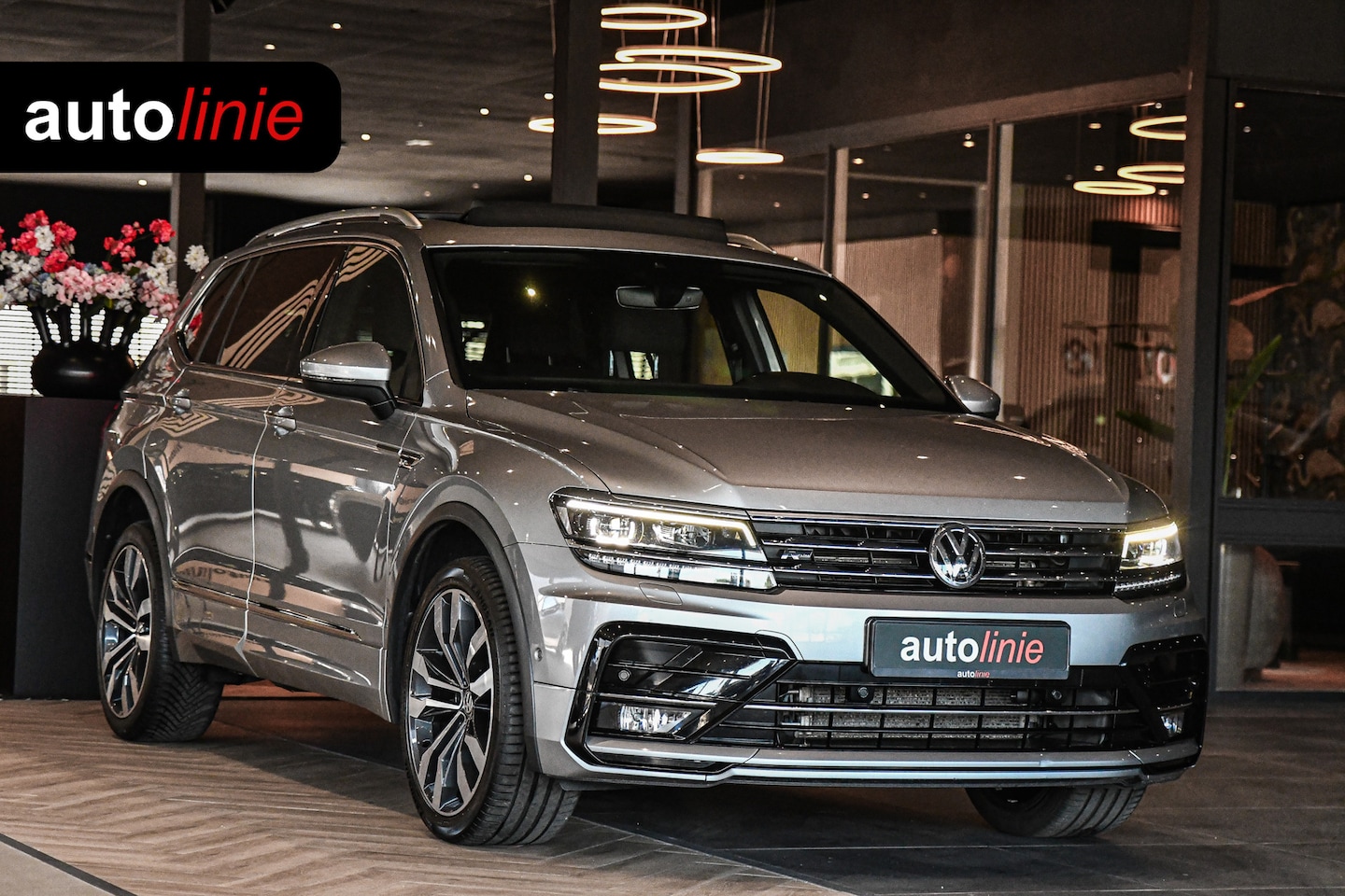 Volkswagen Tiguan Allspace - 1.5 TSI R-Line 1.5 TSI R-Line, 7 persoons, Pano, Massage, Dynaudio, ACC, Camera, Dodehoek, Virtual, Trekh - AutoWereld.nl