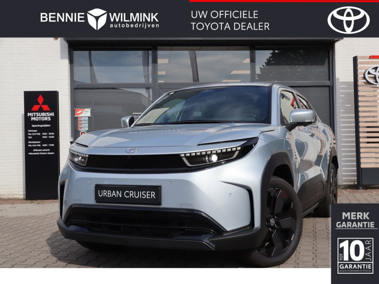 Toyota Urban Cruiser - Executive 61 kWh | Panoramdak | 360 Camera | Stuur/Stoel Verwarming | - AutoWereld.nl