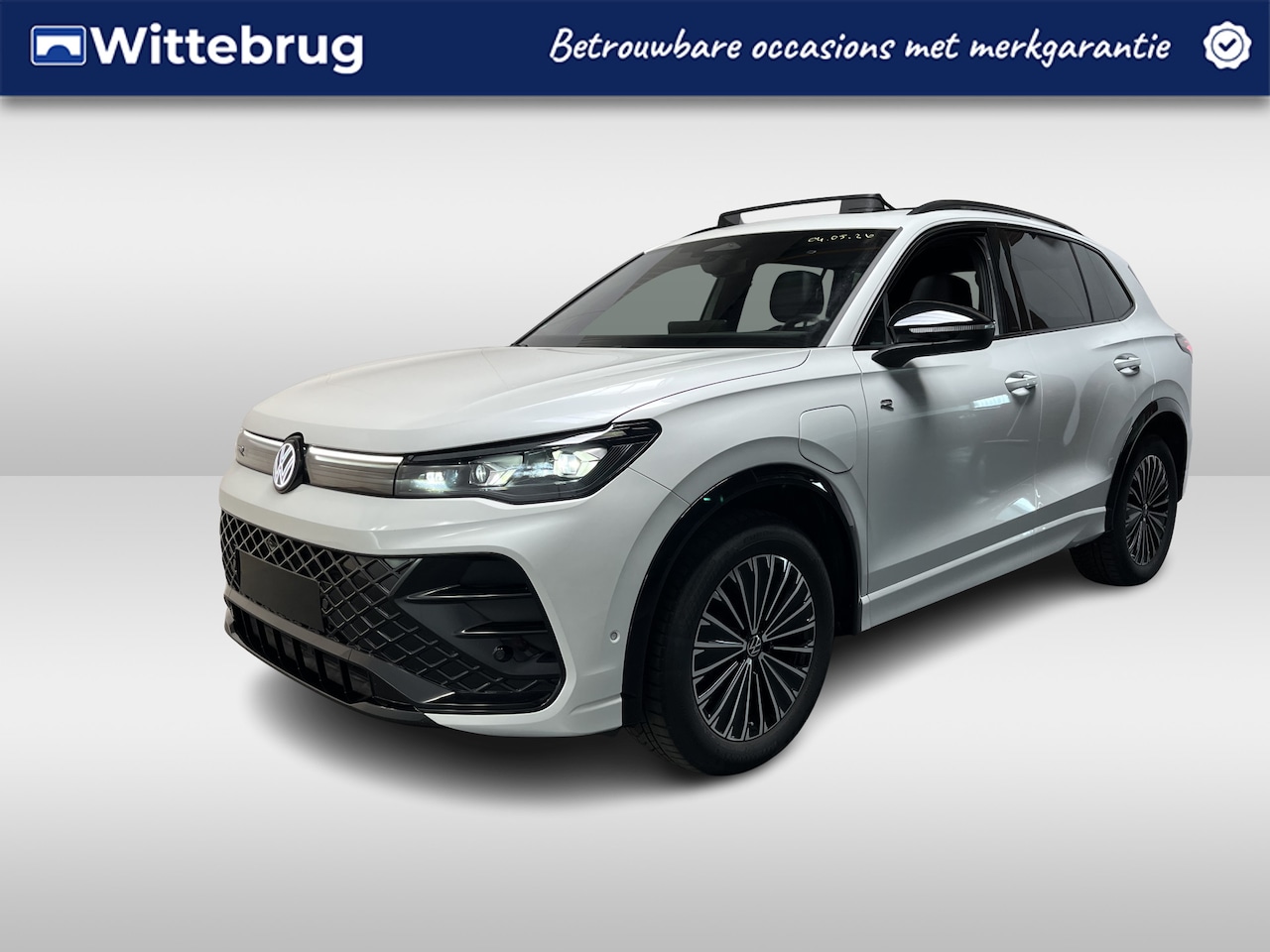 Volkswagen Tiguan - 1.5 eHybrid R-Line / AUTOMAAT/ GARANTIE TM 09-2030/ 272 PK/ PANO/ LEER/ TREKHAAK/ 360 CAME - AutoWereld.nl