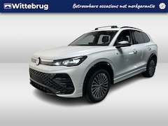Volkswagen Tiguan - 1.5 eHybrid R-Line / AUTOMAAT/ GARANTIE TM 09-2030/ 272 PK/ PANO/ LEER/ TREKHAAK/ 360 CAME