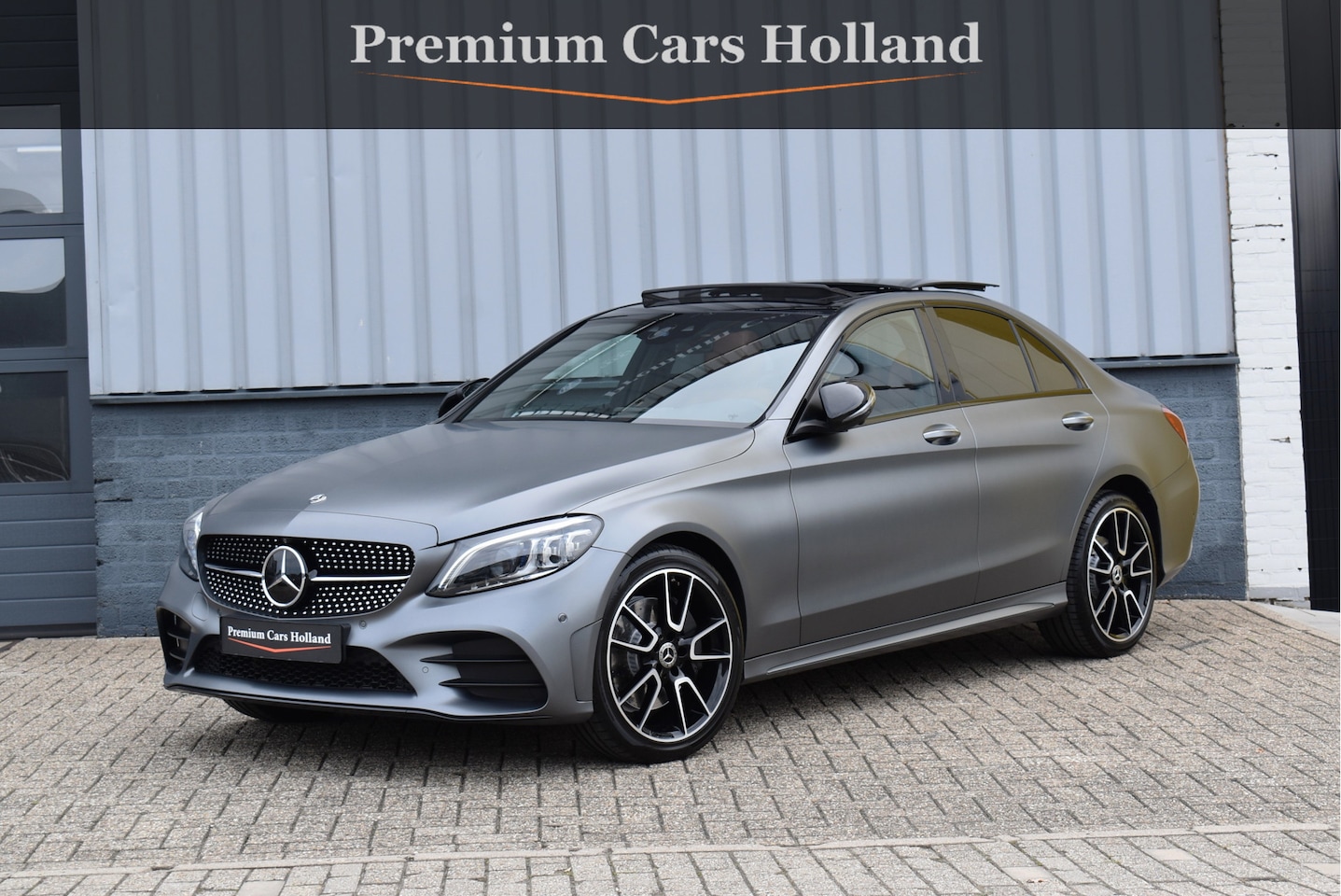 Mercedes-Benz C-klasse - 300 AMG 258 Pk Designo Matt Metallic Pano Vol Leder Digitale Cockpit Multi Beam 360 Camera - AutoWereld.nl