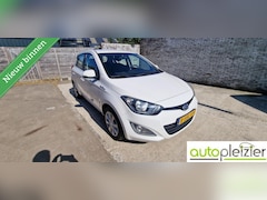 Hyundai i20 - 1.2i i-Deal|NAVI|BLEUTOOTH|TREKHAAK|All-season