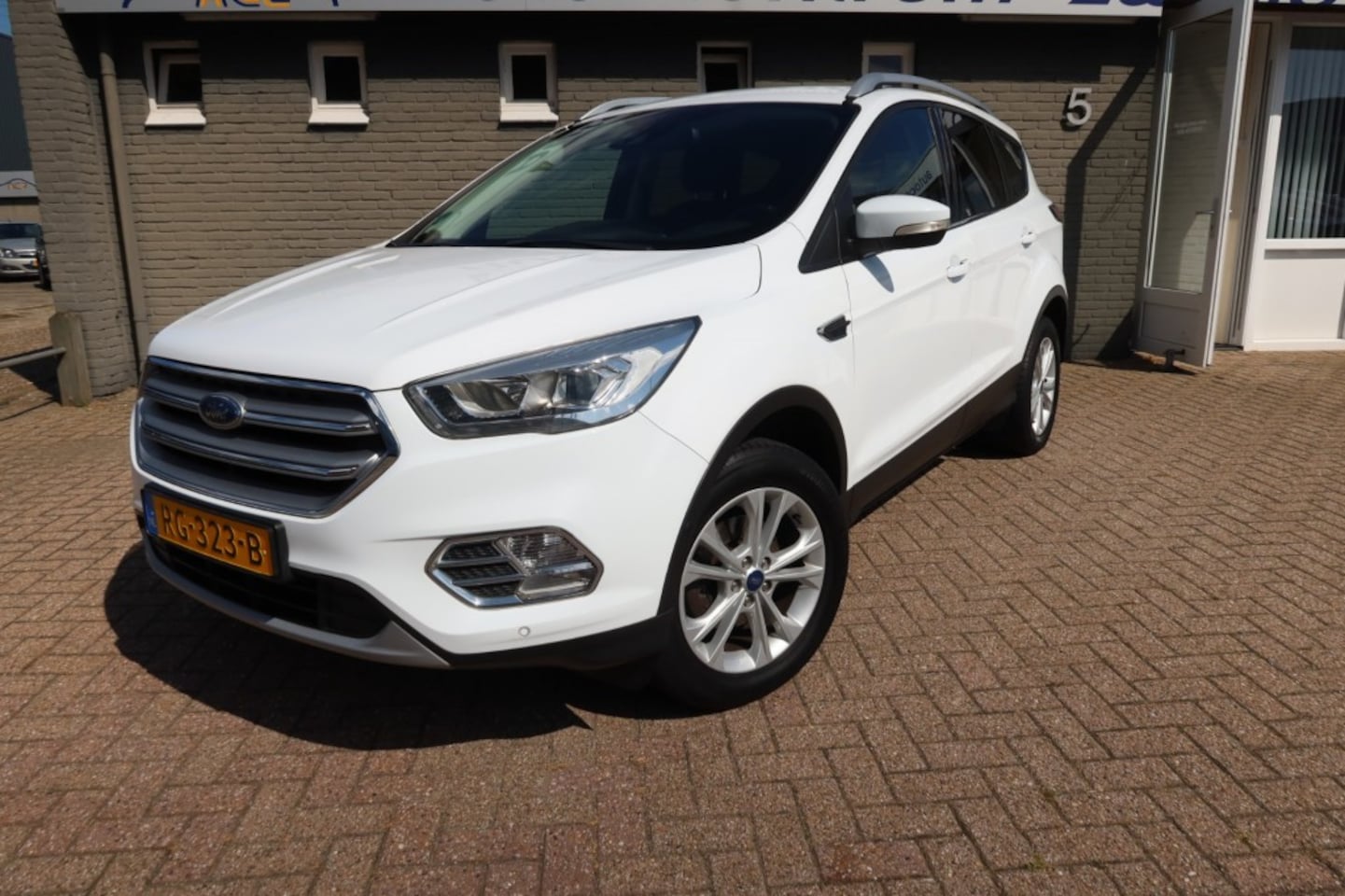 Ford Kuga - 1.5 EcoBoost Titanium 1.5 ECOBOOST TITANIUM, NAVI, CAMERA, TREKHAAK ENZ... - AutoWereld.nl