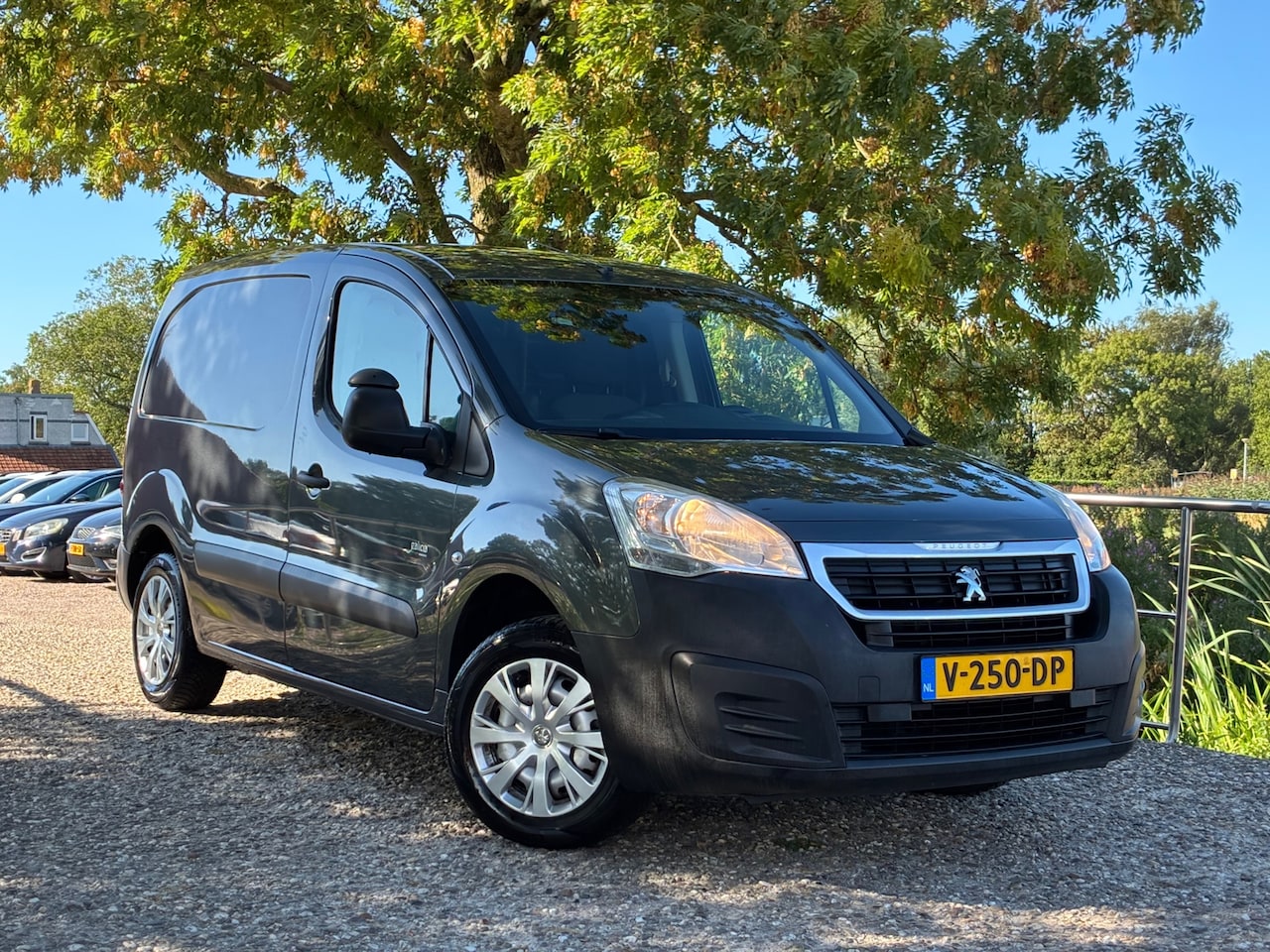 Peugeot Partner - 120 1.6 BlueHDi 75 L1 XR | Marge + Airco + Cruise Nu € 5.975,-!!! - AutoWereld.nl