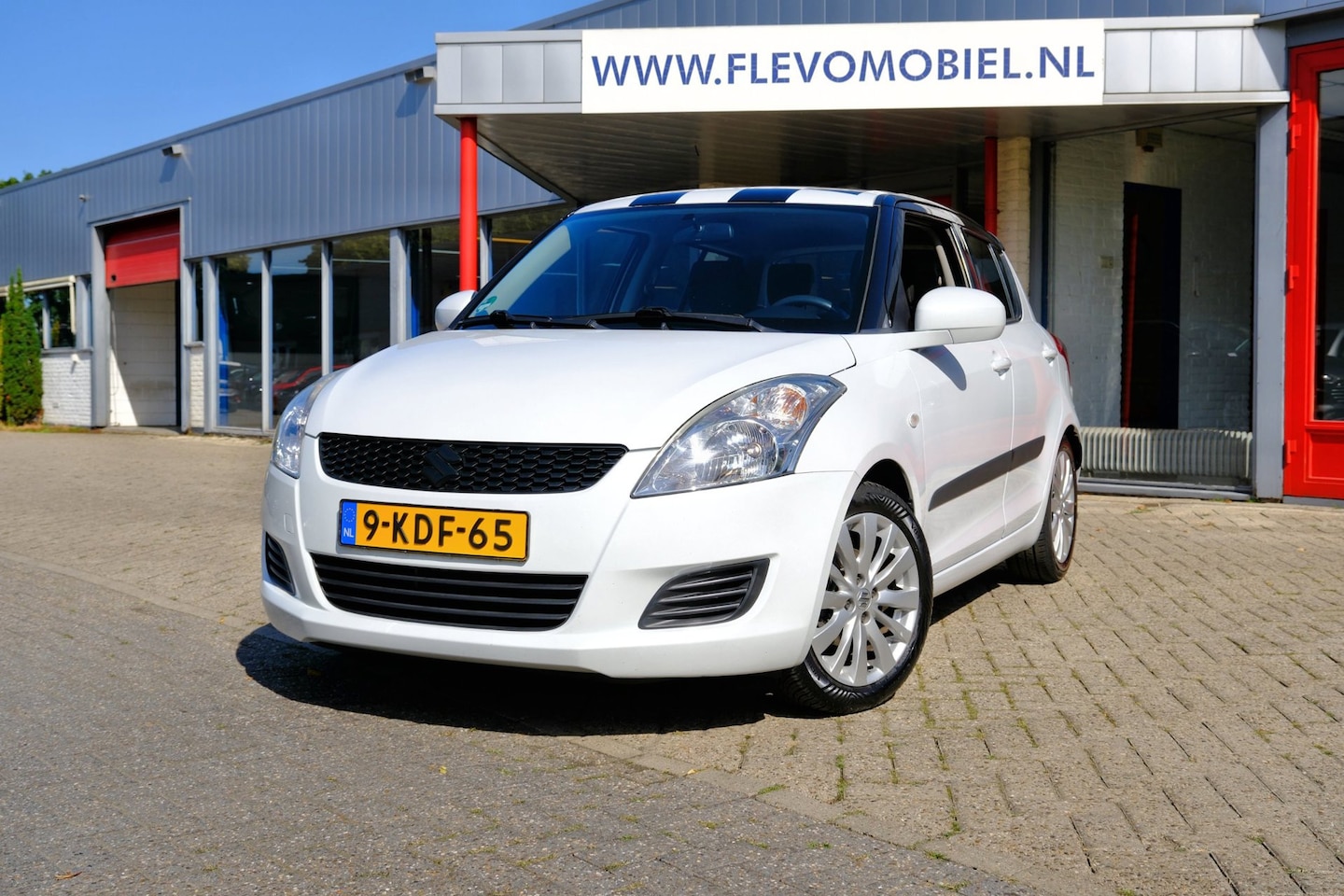 Suzuki Swift - 1.2 Bandit EASSS Airco|Cruise|LMV|Stoelverw - AutoWereld.nl