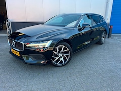 Volvo V60 - 2.0 T4 190pk Momentum Pro Automaat / Wegklapbare haak ( max. 1.800kg ) / Leer/stof / 18" L