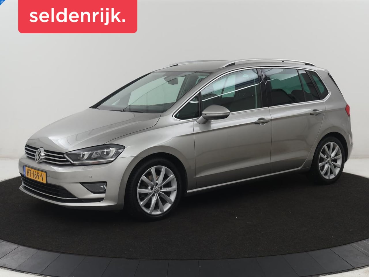 Volkswagen Golf Sportsvan - 1.2 TSI Highline | Cruise control | Camera | Park assist | Bluetooth | Navigatie | Climate - AutoWereld.nl