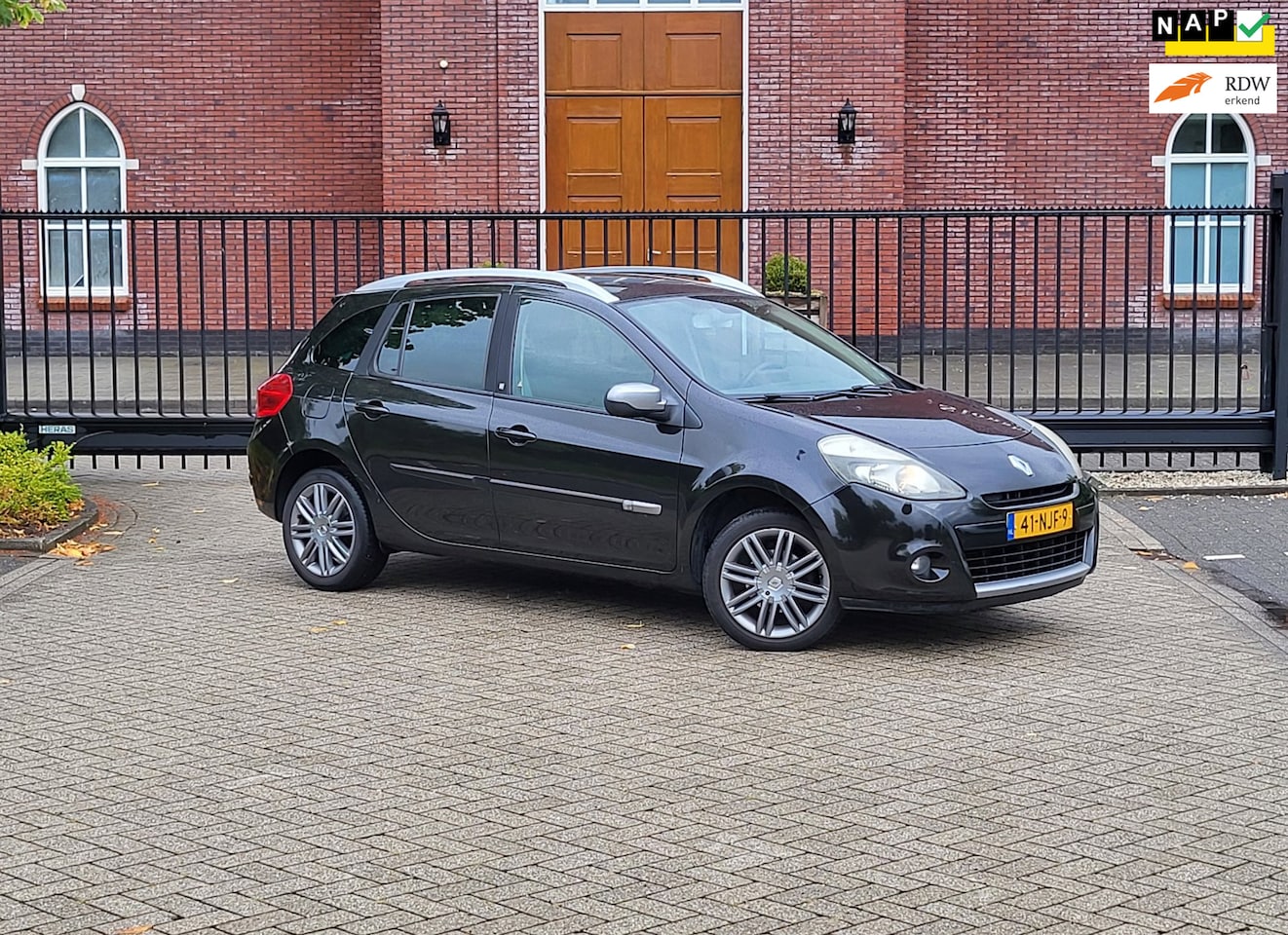 Renault Clio Estate - 1.2 TCE 20th Anniversary / Airco / Navi / Trekhaak / Isofix - AutoWereld.nl