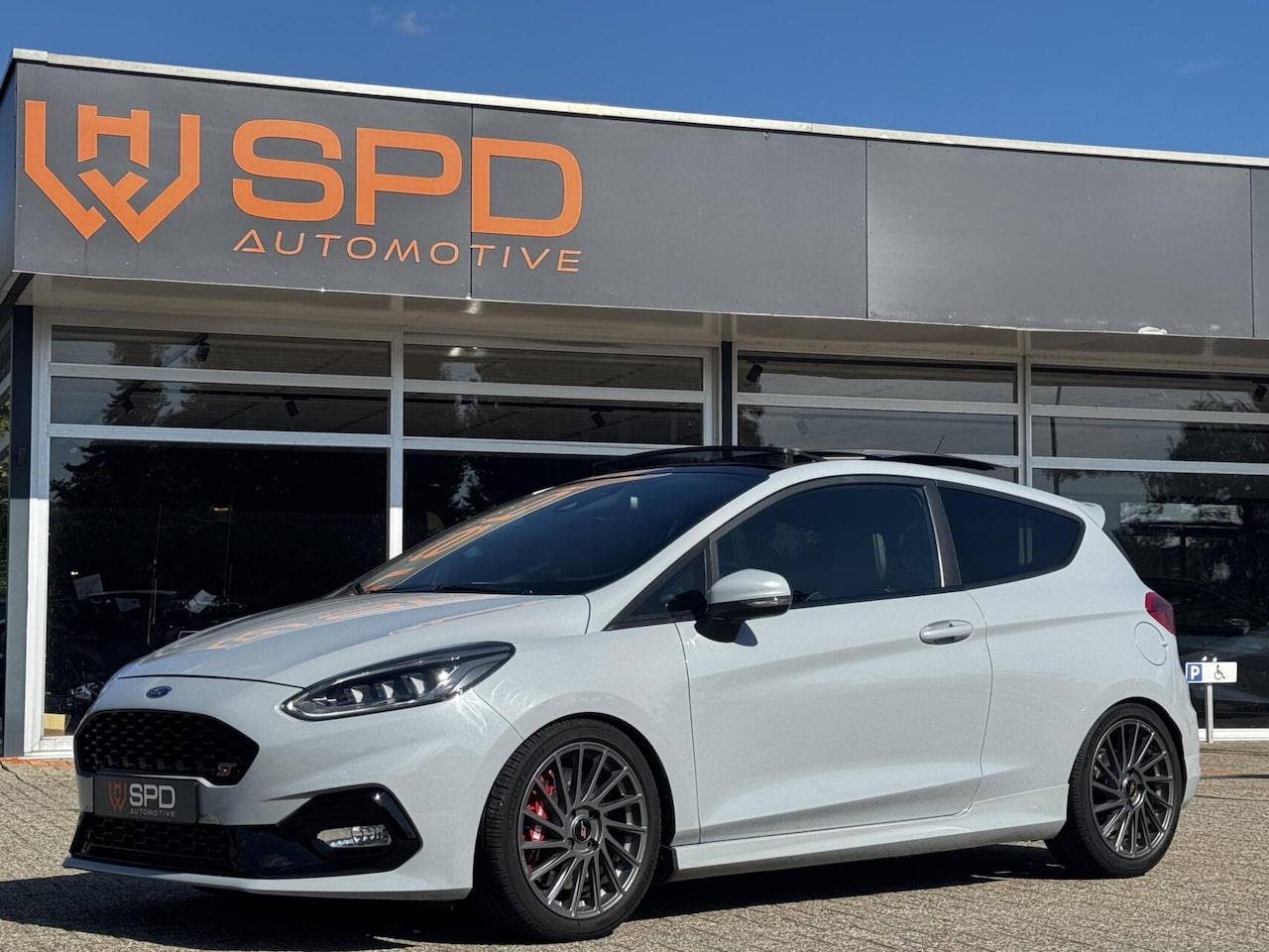 Ford Fiesta - 1.5 ST|Pano|Milltek|Recaro|B&O|Dealeronderhouden - AutoWereld.nl