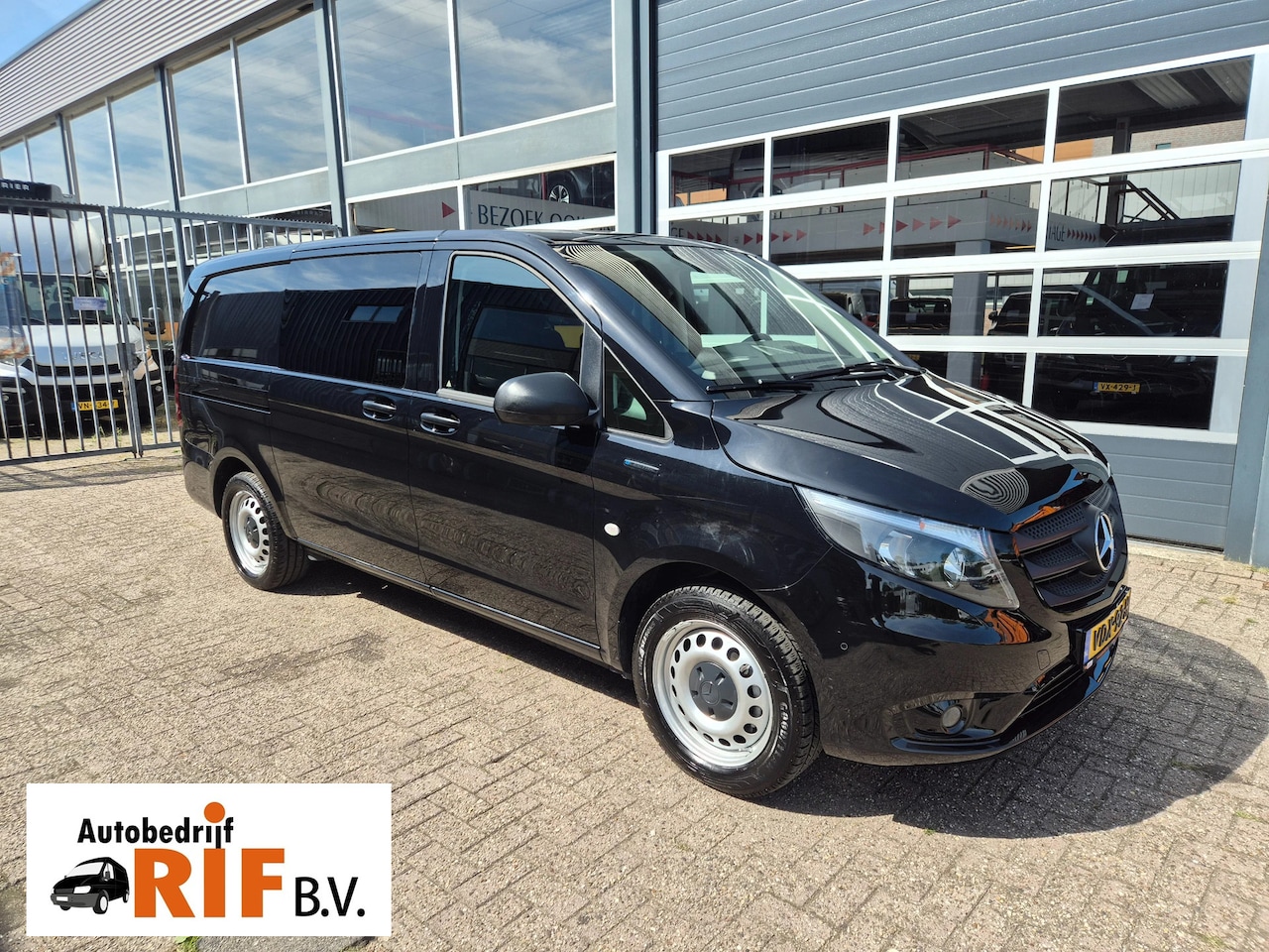 Mercedes-Benz eVito - DC 5 Pers/ Airco/ Camera/ 2X schuifdeur - AutoWereld.nl