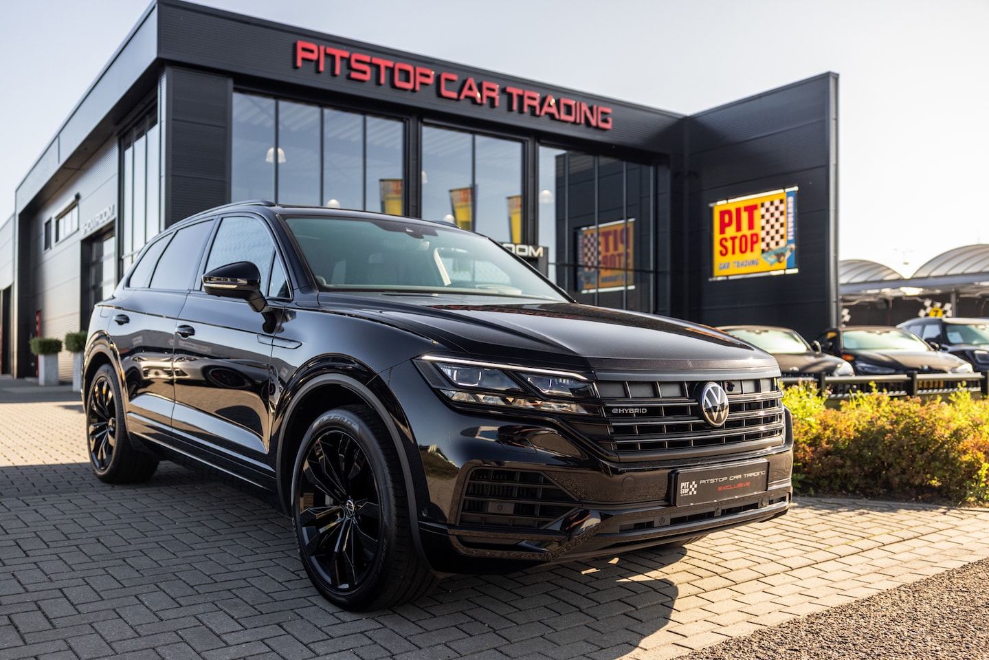 Volkswagen Touareg - 3.0 TSi 4MOTION R 3.0 TSi 4MOTION R, Pano, Massage, Trekhaak, Nachtzicht! - AutoWereld.nl