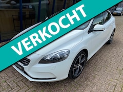 Volvo V40 - 1.6 T2 Momentum 120PK ''18 VELGEN / XENON / PDC