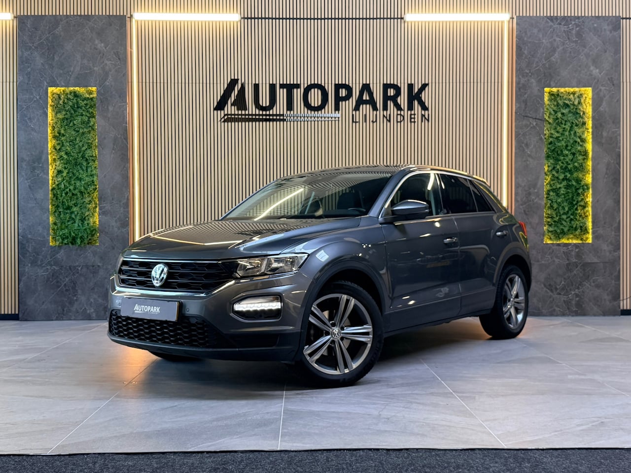 Volkswagen T-Roc - 1.5 TSI Sport |AUTOMAAT|ACC|STOELVERWARMING|LANE ASSIST|CARPLAY|PDC|APK|18 INCH|150PK| - AutoWereld.nl