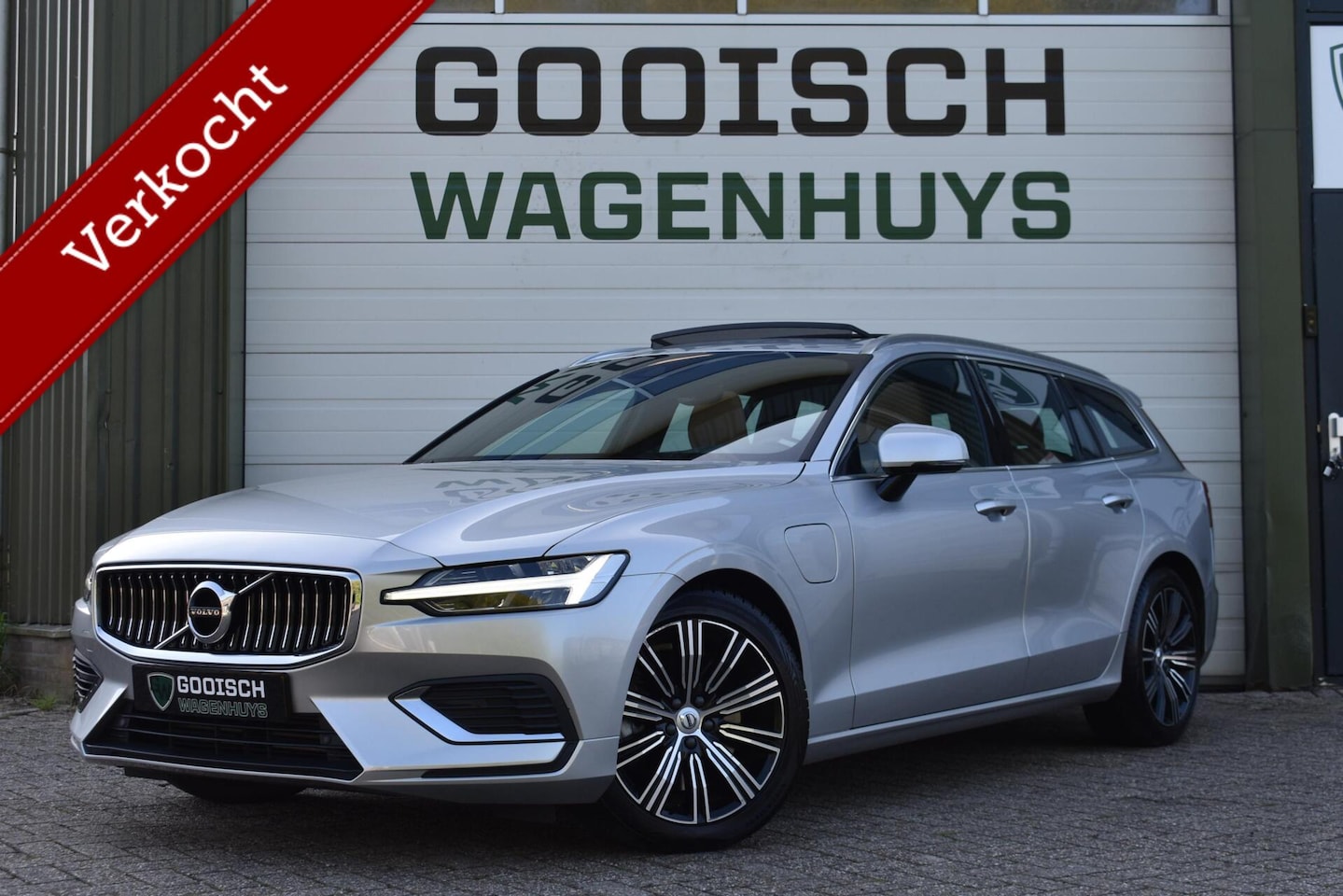 Volvo V60 - 2.0 T8 Twin Engine AWD Inscription | Leder | Pano | Winterpakket | - AutoWereld.nl